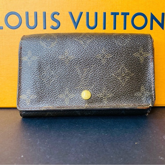 Louis Vuitton Handbags - Louis Vuitton 2002 Porte Monnaie Tresor Compact Wallet Authentic and Vintage